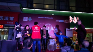云三七南昌站北京東路大參林藥店11月11日活動現(xiàn)場的三牛人  